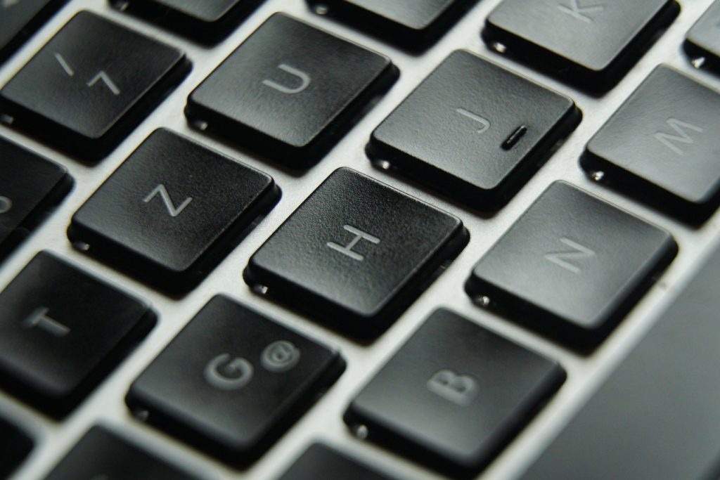 Makrofotografie der Tastatur eines Apple MacBook Pro